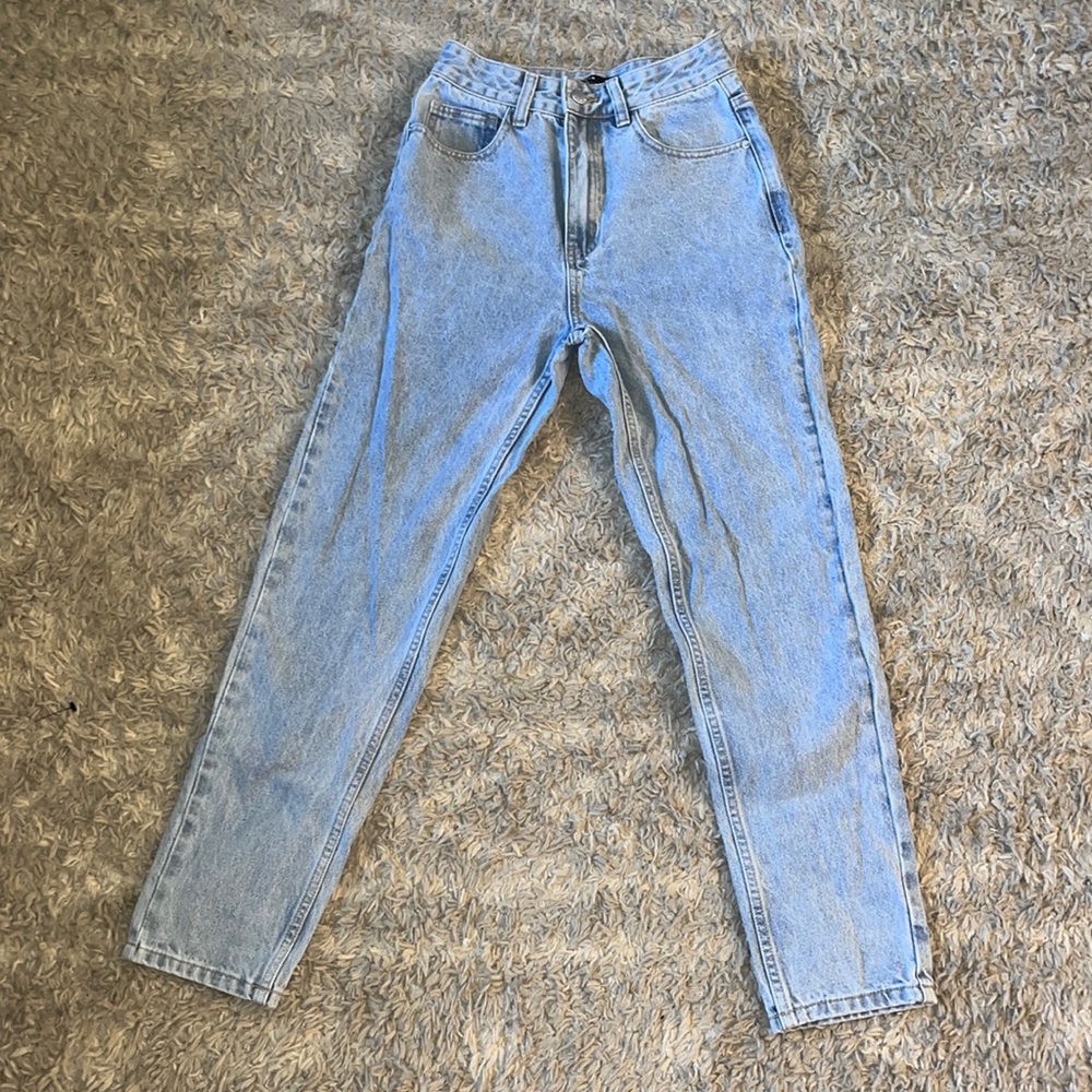Light wash blue mom jeans. size 25
